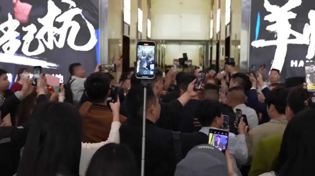 新孵6个千万GMV直播间,疯狂小杨哥开启“疯狂矩阵”