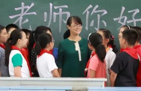 2024年,别再惦记教师这个铁饭碗了:教师的失业风险与出路