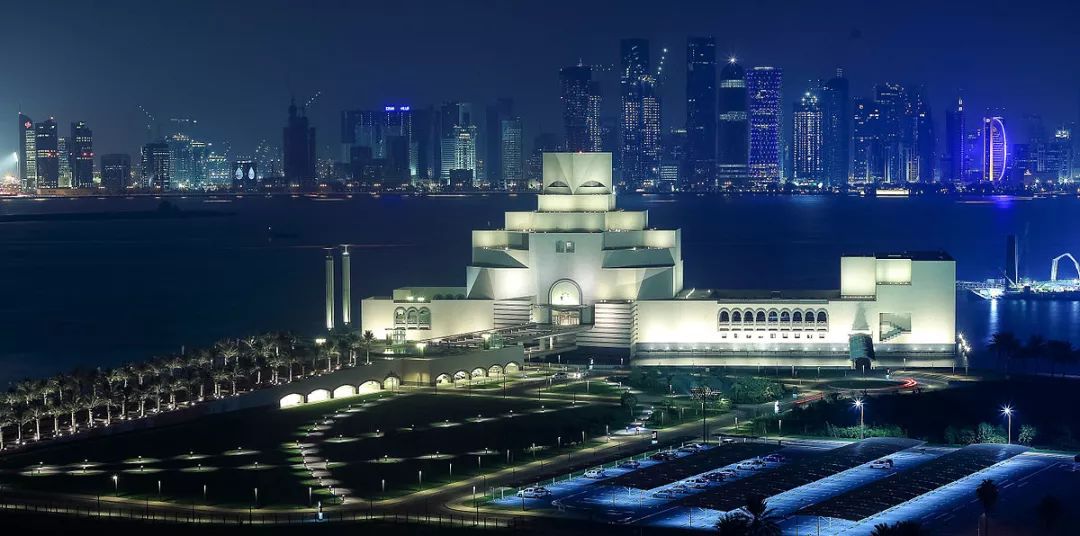 卡塔尔建筑杀出圈了!遍地“建筑界诺贝尔奖”得主设计作品!网友:土豪国的设计,竟然一点也不土!