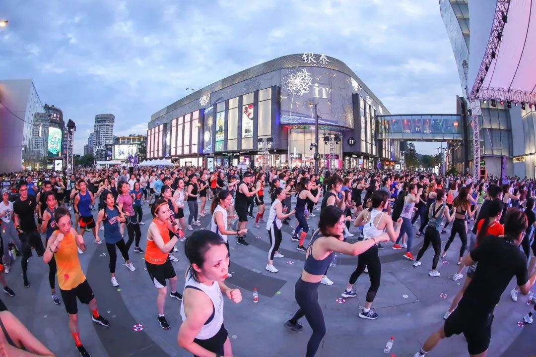 瑜伽裤卖爆的2024:“她运动”消费力正在崛起