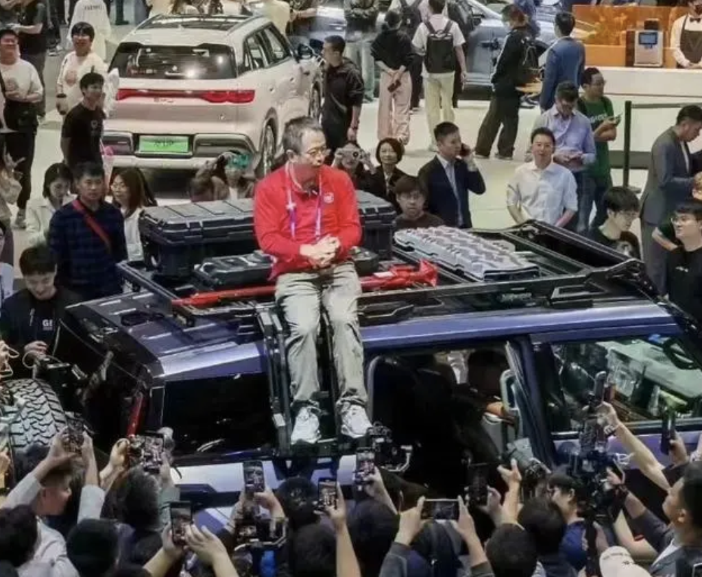 钟睒睒“看不起直播带货”,周鸿祎为啥这么活跃?