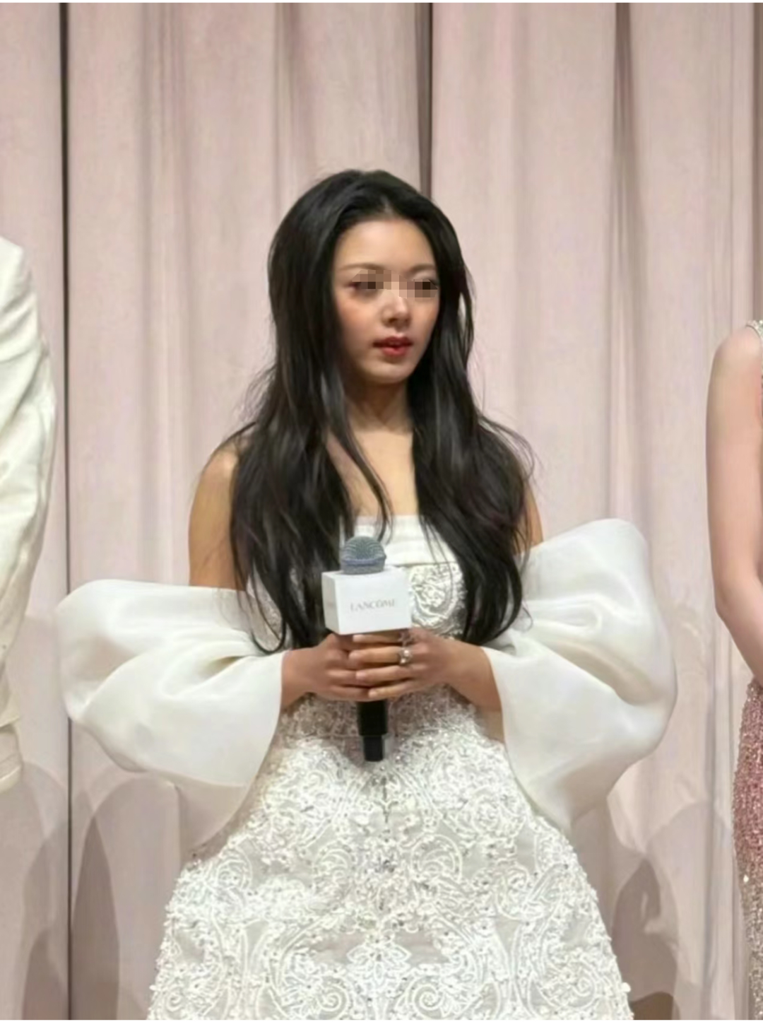 内裤外穿的“纯欲女神”,把贵妇品牌带到沟里了