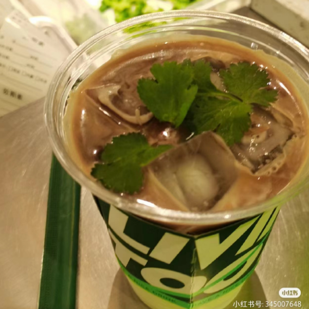 穿“香菜比基尼”带货?白象主播辣瞎眼!