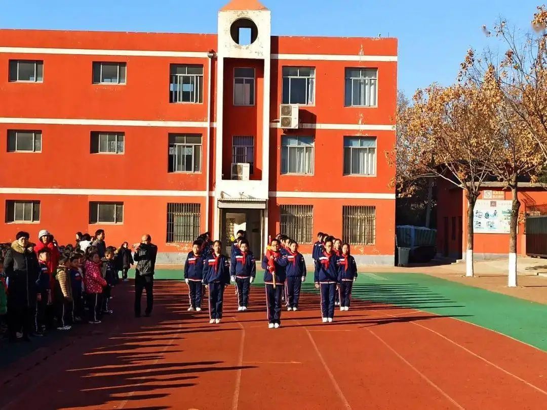 一年消失5600所,幼儿园关停潮之后,轮到小学了?