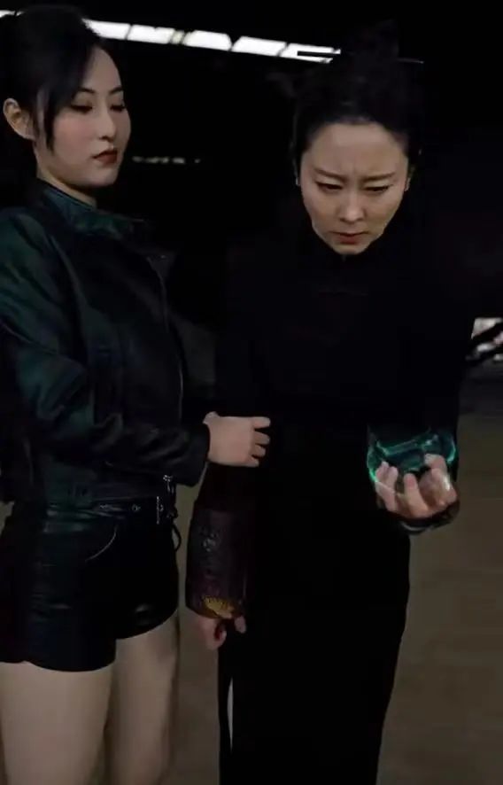 拆解热剧《女王》:老套路有微创新