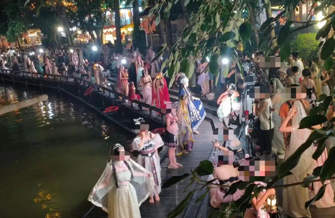 预制朋友圈火了！比小红书&ldquo;滤镜景点&rdquo;还离谱？