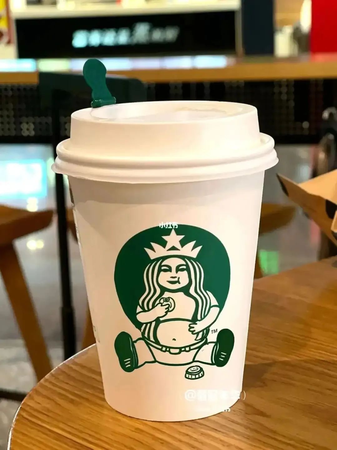 星巴克换新LOGO了,网友:偷感很重!