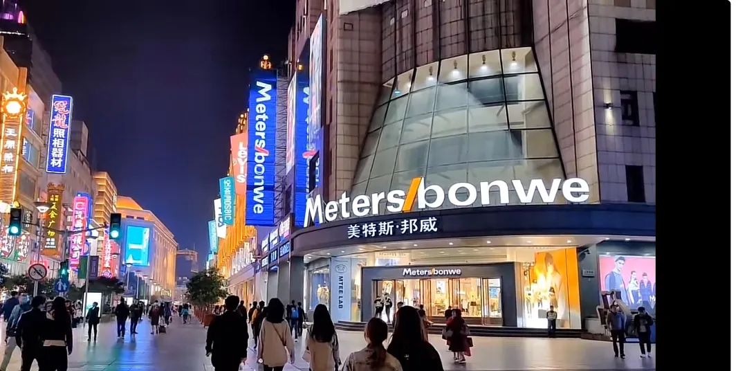 靠直播卖券&ldquo;自救&rdquo;，这个品牌40天销售额破亿