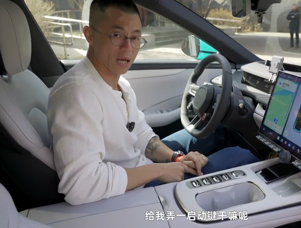 刘强东:不要和雷军比营销,我们比不过他的
