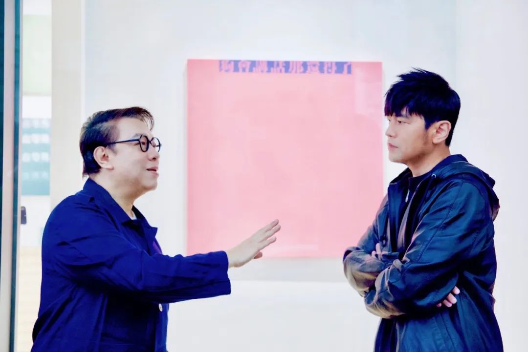 蔡康永开“冤种”艺术展,周杰伦一口气买3张?批发进货式购买,引粉丝不解!网友:看不懂啊,这也算艺术品?