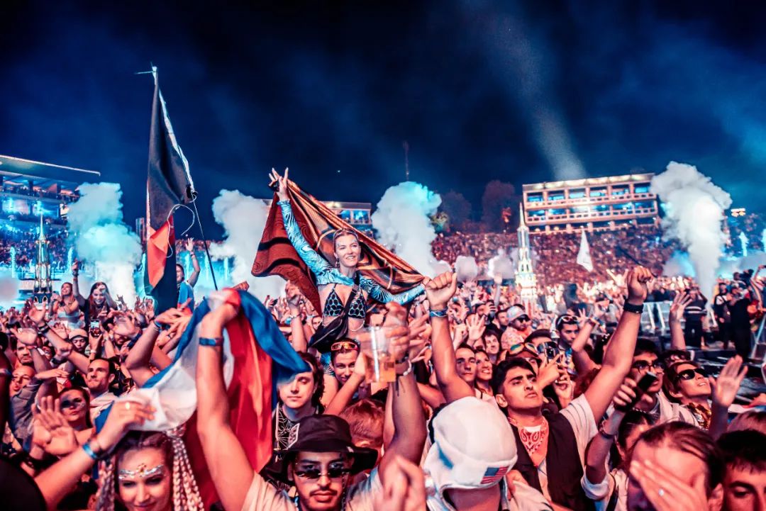 百威 x Tomorrowland,用最in的电音节撬动年轻圈层