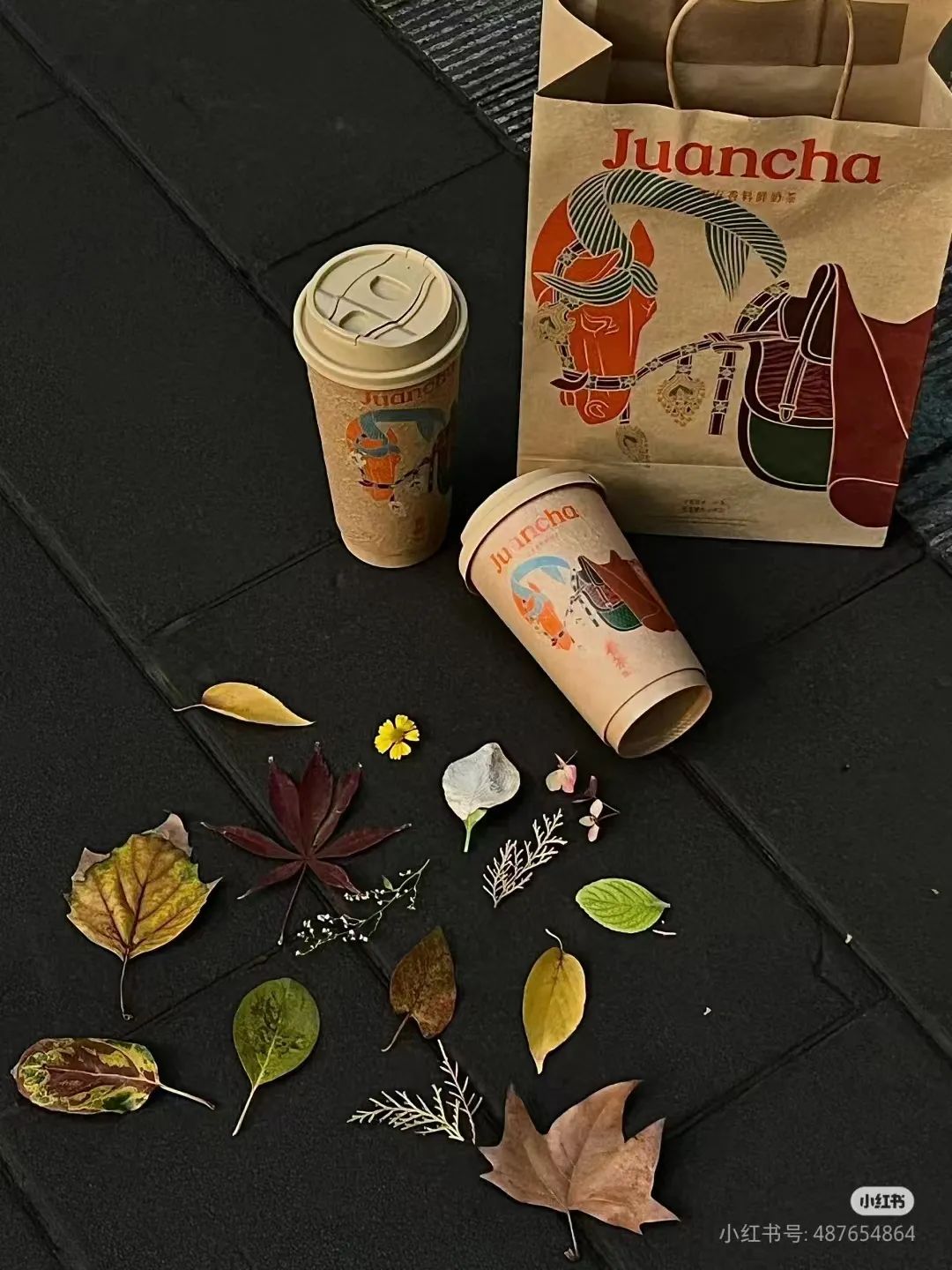 接棒&ldquo;秋天第一杯奶茶&rdquo;，&ldquo;捡秋&rdquo;被瑞幸玩坏了！