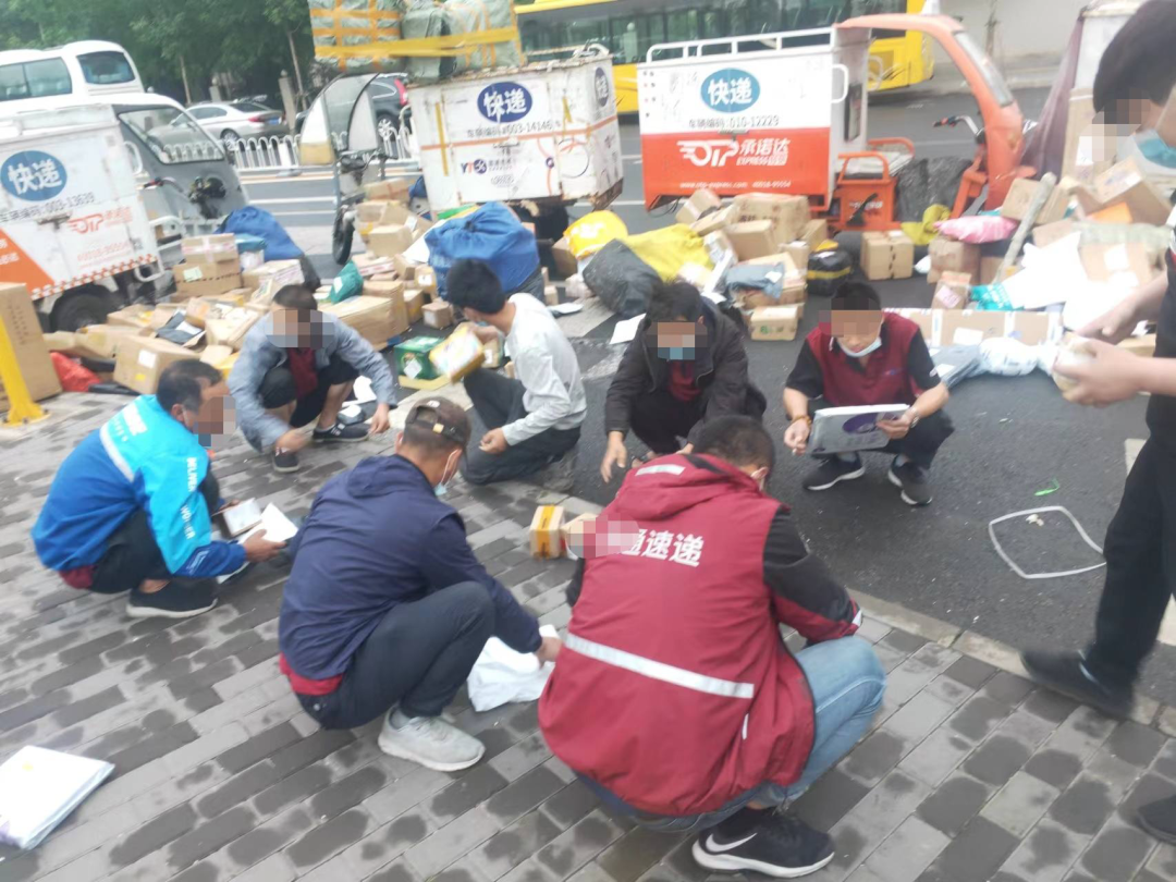 双11的快递员:每天睡4个小时,多挣5000元