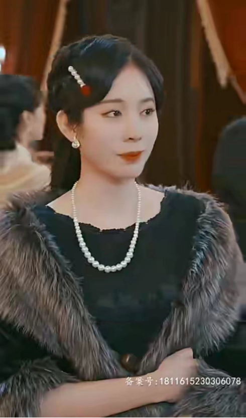 拆解《司令宠妾灭妻,我转身出府嫁少帅》:双重穿越,双线演绎