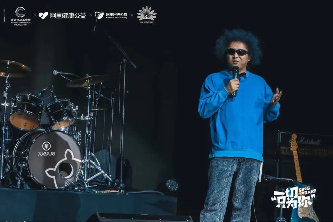 脱口秀演员黑灯讲笑话,我笑了是不尊重他吗?