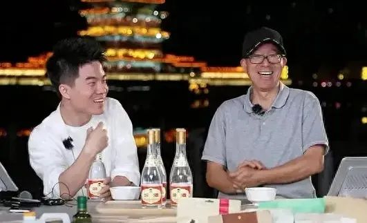 董宇辉离职真相:俞敏洪把公司「送」给了他