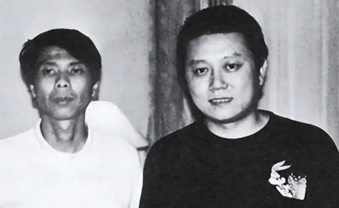 像董太太这样的大网红为什么喜欢发和多位名人的合影?