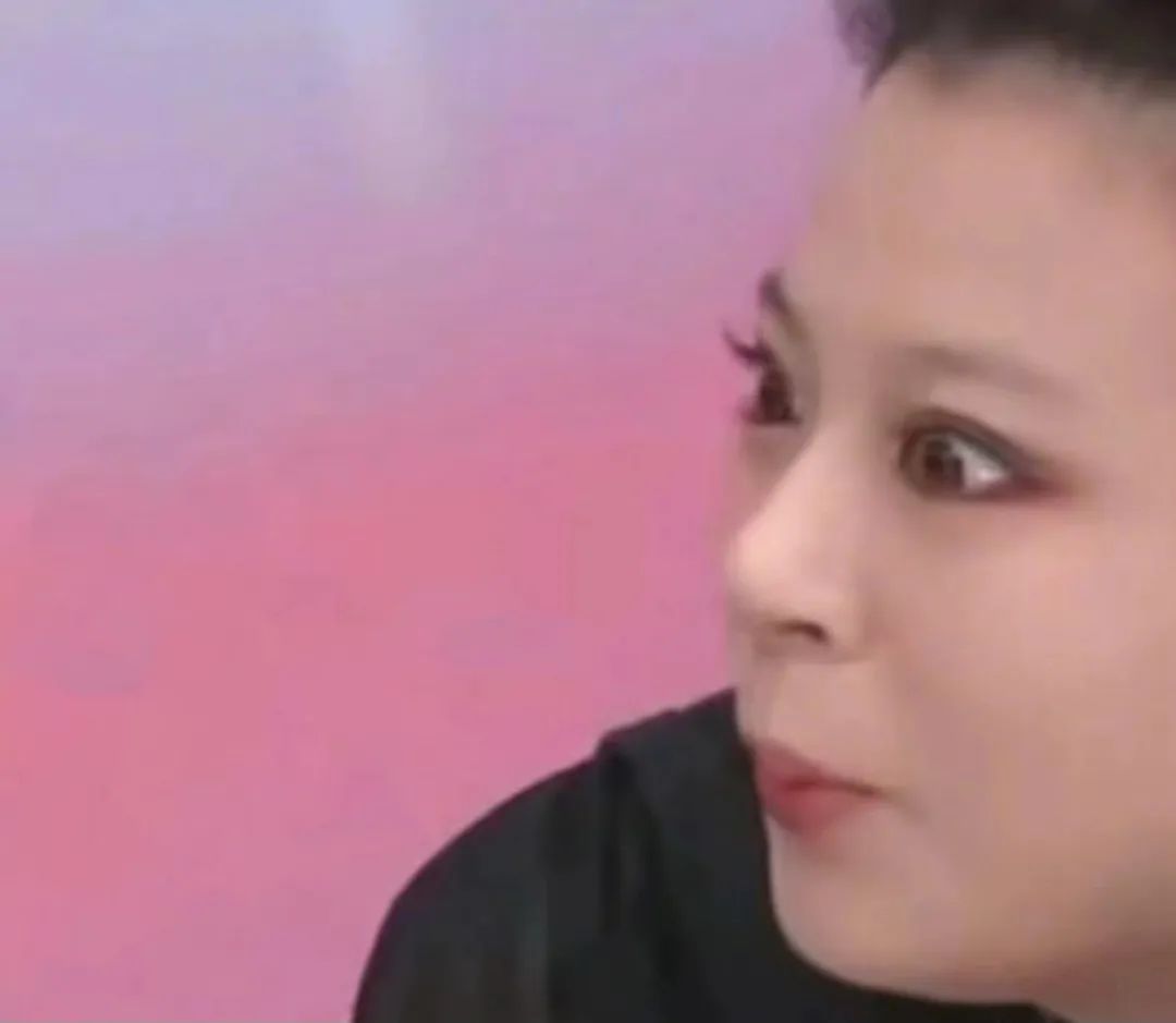 盯着所有女生钱包的李佳琦，直播间一句话却把&ldquo;打工人&rdquo;都气疯了！