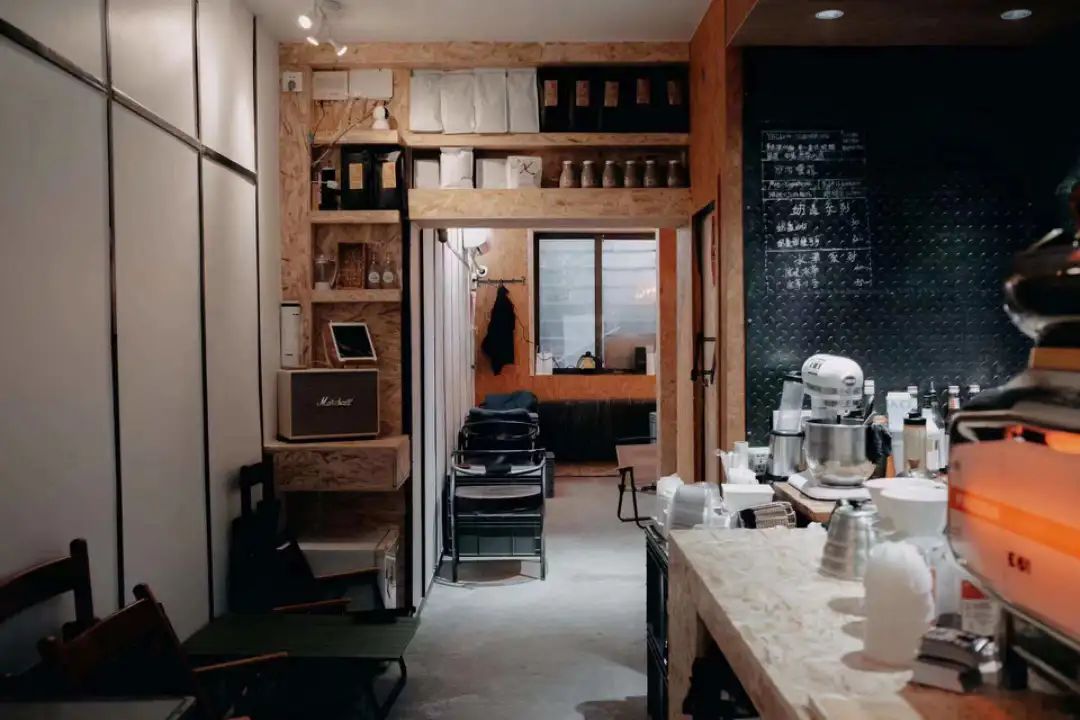 东北小城的咖啡馆,被年轻人挤爆了