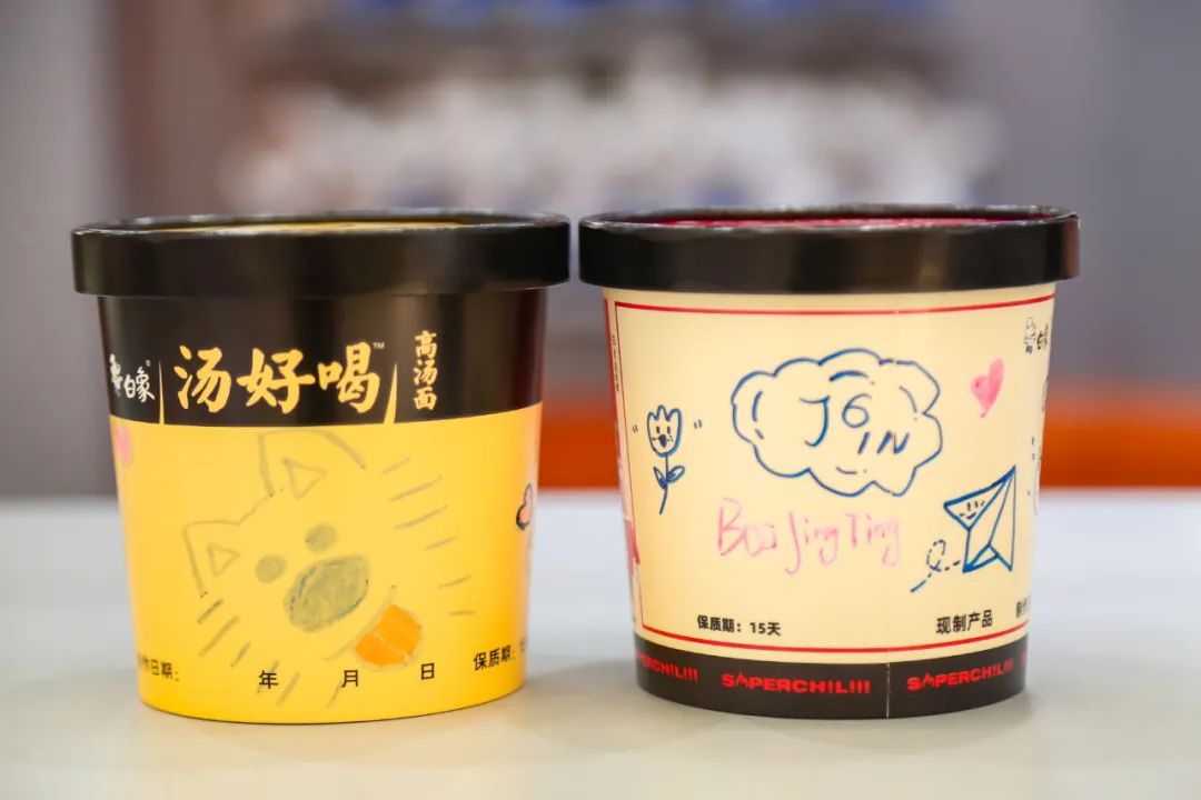 为什么这一届年轻人,都抢着去白象泡面工厂“打工”?