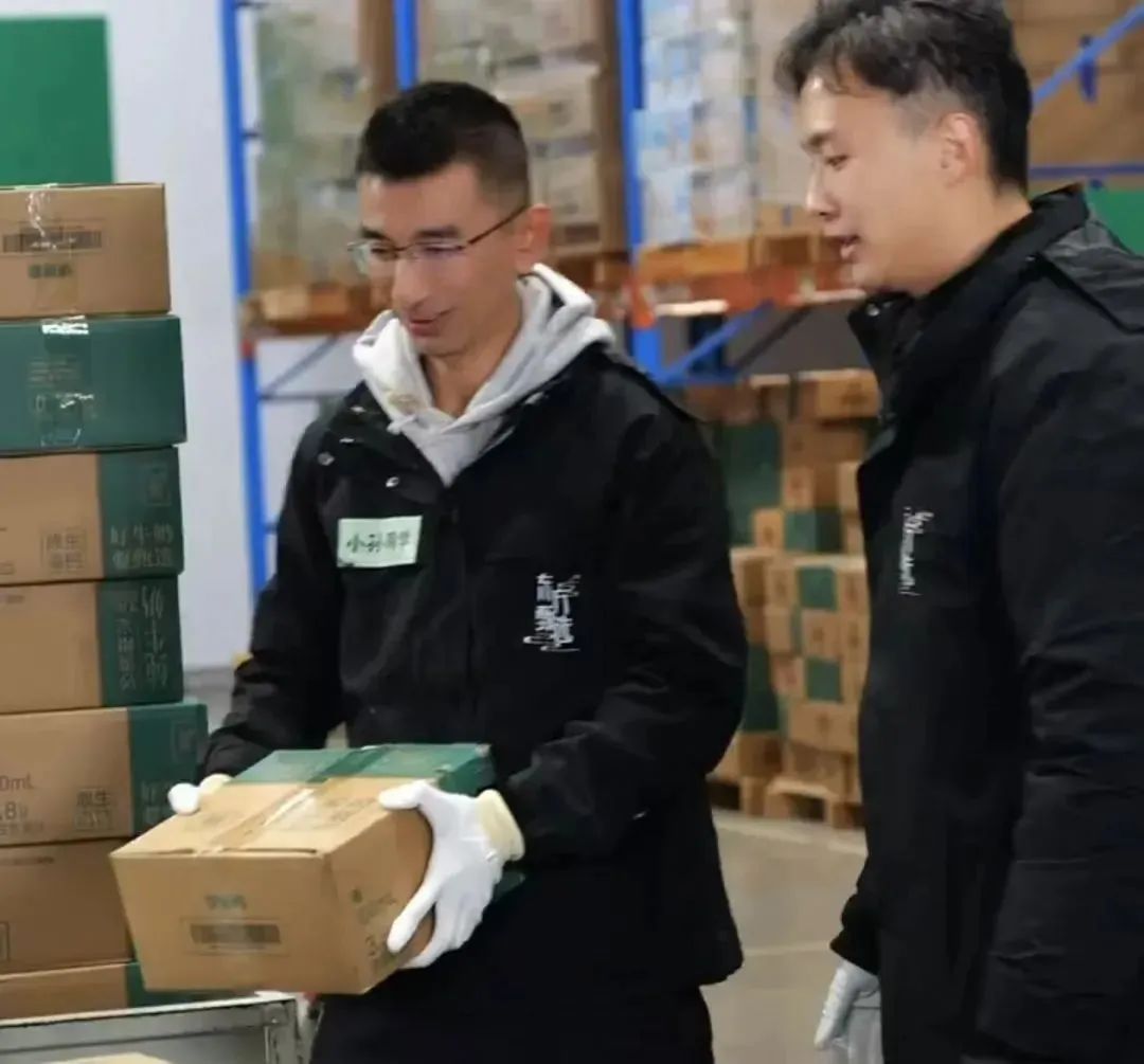 东方甄选原CEO,孙东旭回归,仓库打包。