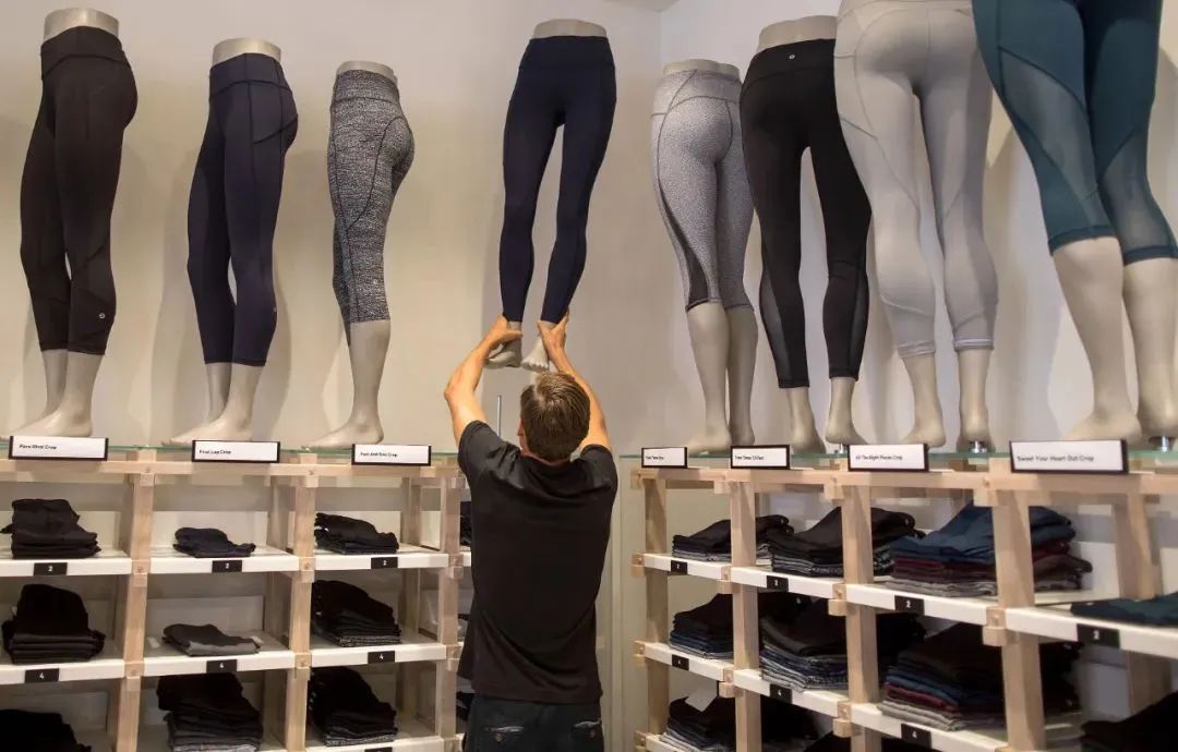 lululemon被