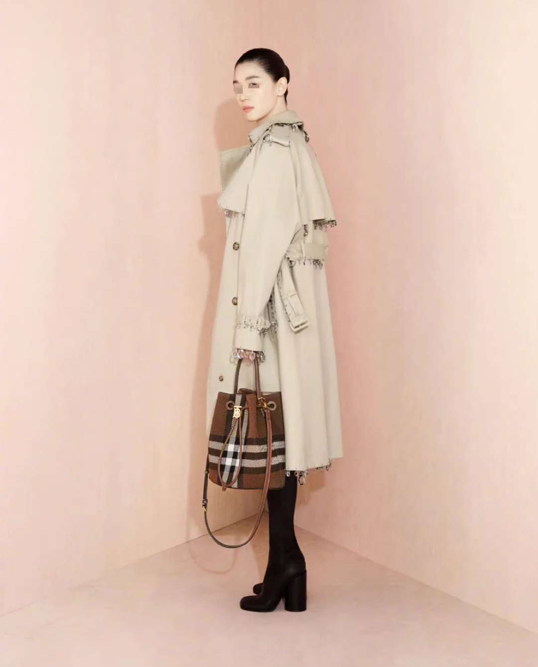 比全红婵更丑!Burberry阴间广告坑惨“最美影后”