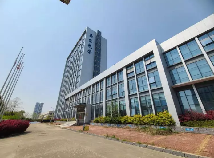 27岁小杨哥,为买楼“疯狂”砸下一个亿