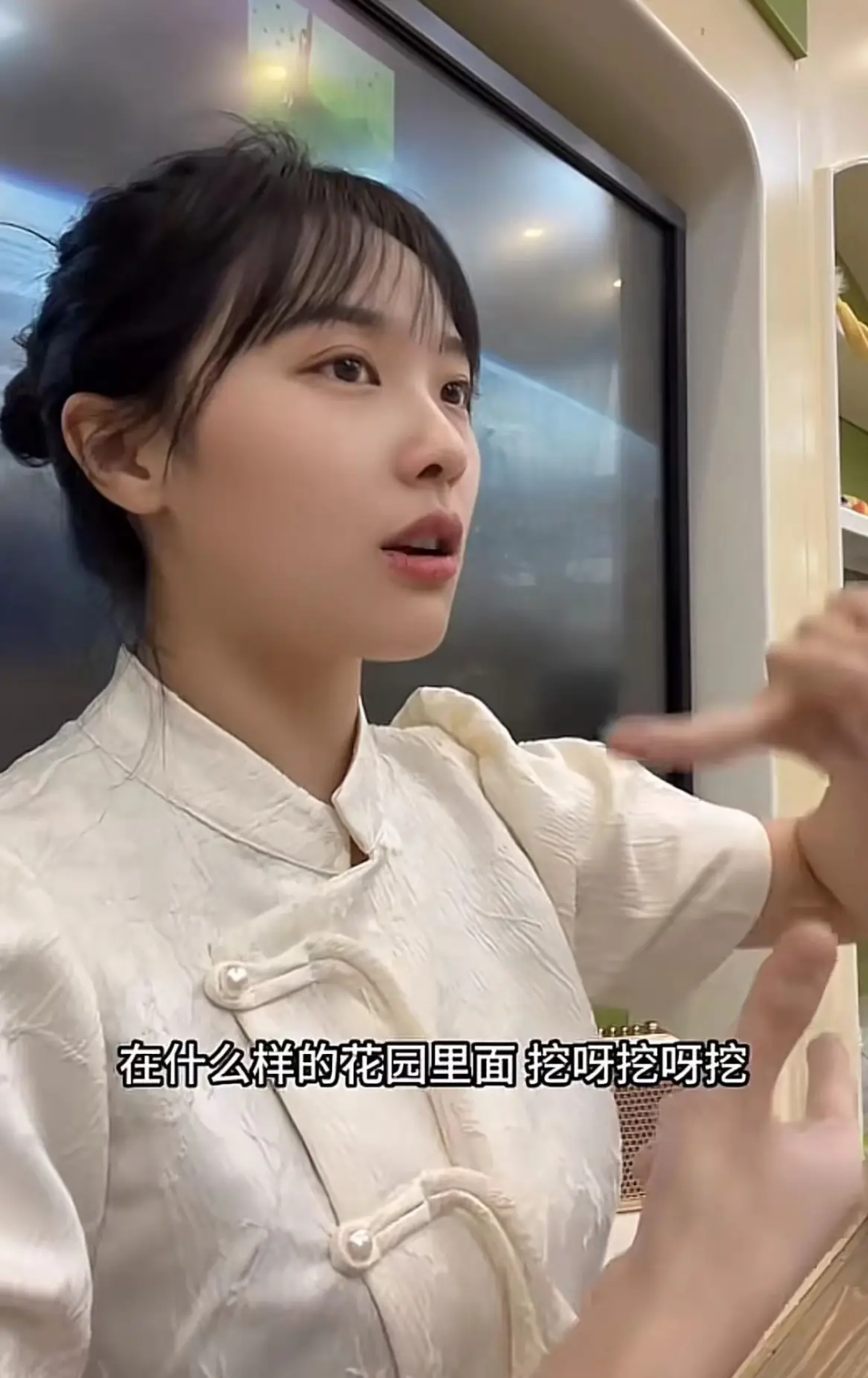 抖音和小红书都在引领流行趋势,二者有何不同?