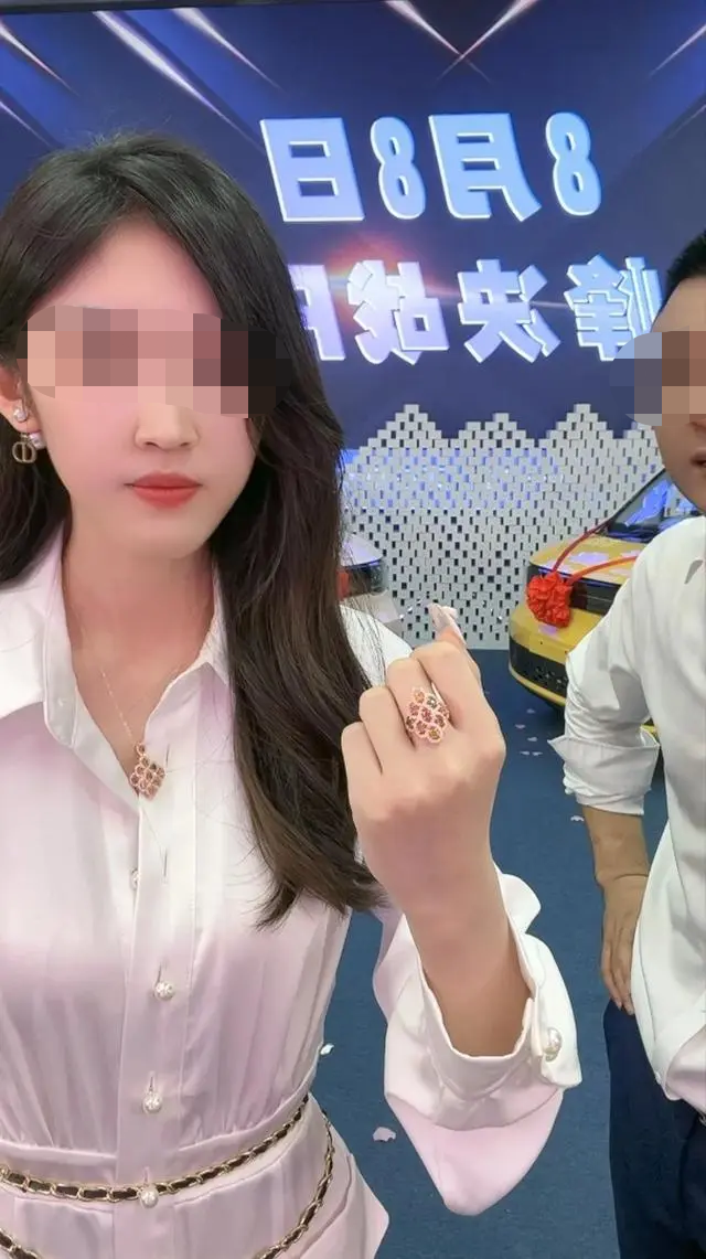 这届老年人,钟爱“剧本杀”直播