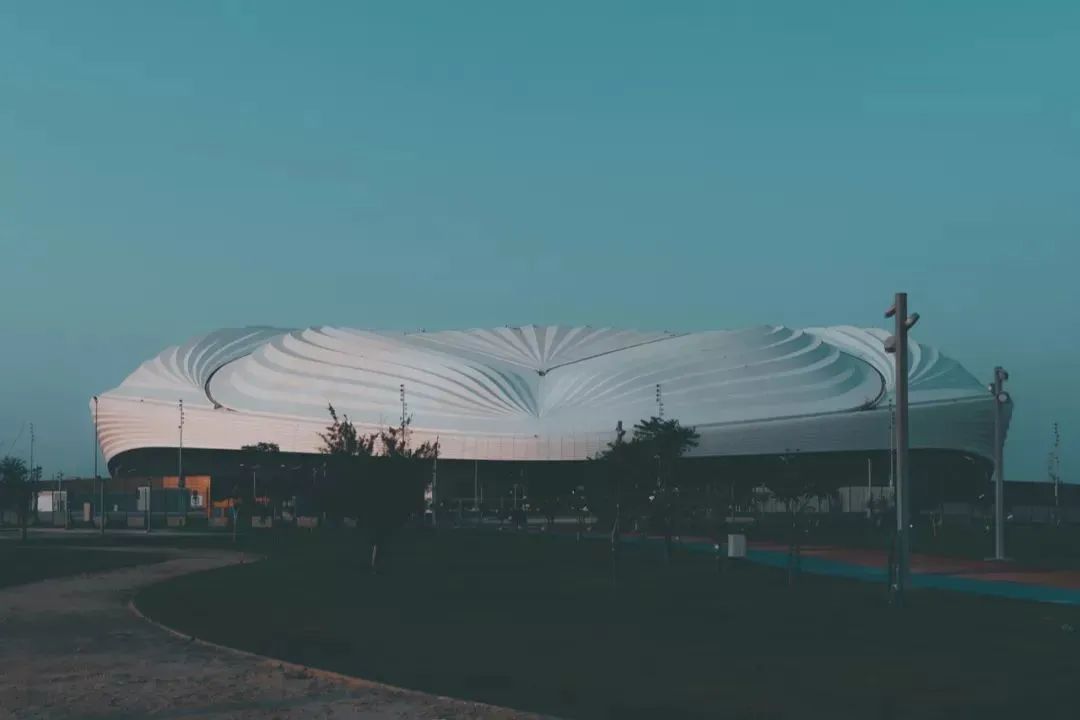 卡塔尔建筑杀出圈了!遍地“建筑界诺贝尔奖”得主设计作品!网友:土豪国的设计,竟然一点也不土!