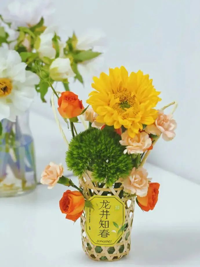 从“流量密码”变成“人人喊打”?火爆全网的竹筒奶茶,翻车了!网友:30块钱买个包装,大冤种啊!