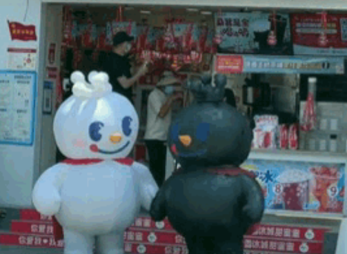 星巴克“已黑化”!好炸裂的新品营销