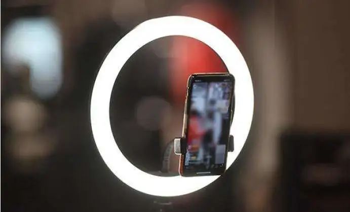 短暂的狂欢亦或是新的盛宴 东方甄选App4天销售破亿