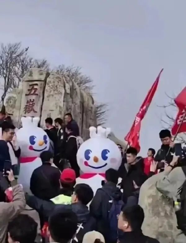 蜜雪冰城“涨价”!震惊全世界景区...