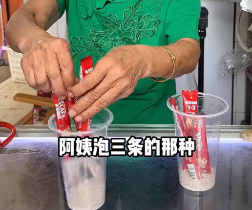 瑞幸在新疆杀疯了!网友跨越千里“收破烂”绝了