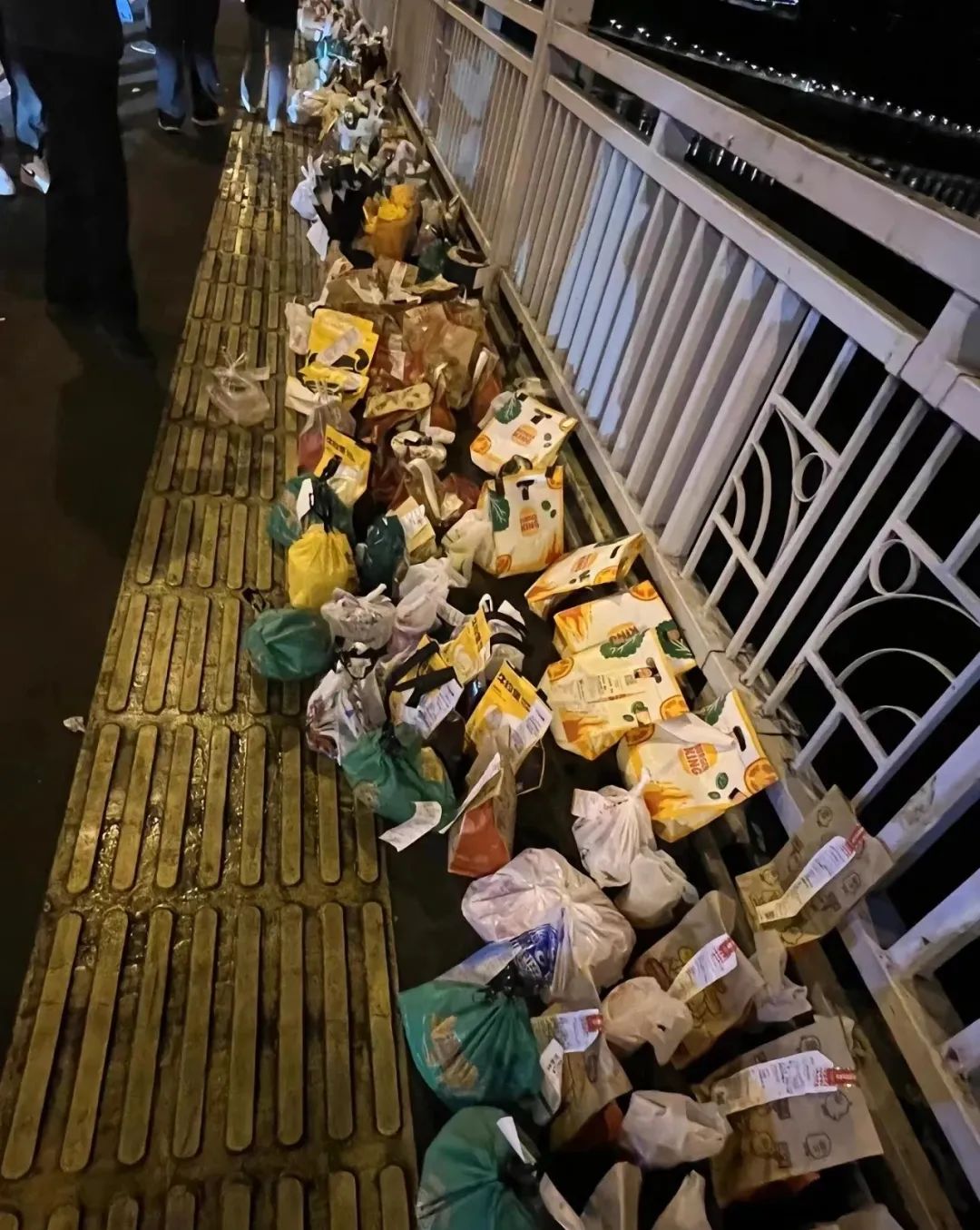 发空包祭胖猫,这些品牌门店有多离谱?
