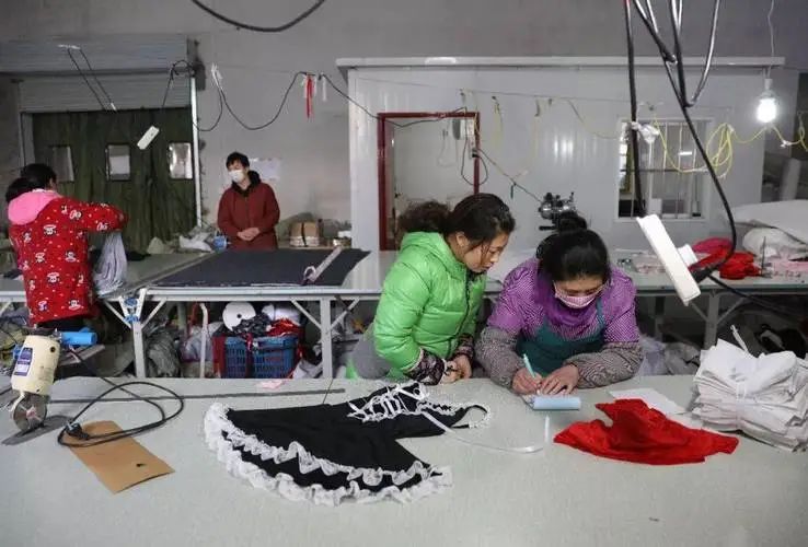 AI女友的“特殊服务”,很黄,很吸金?