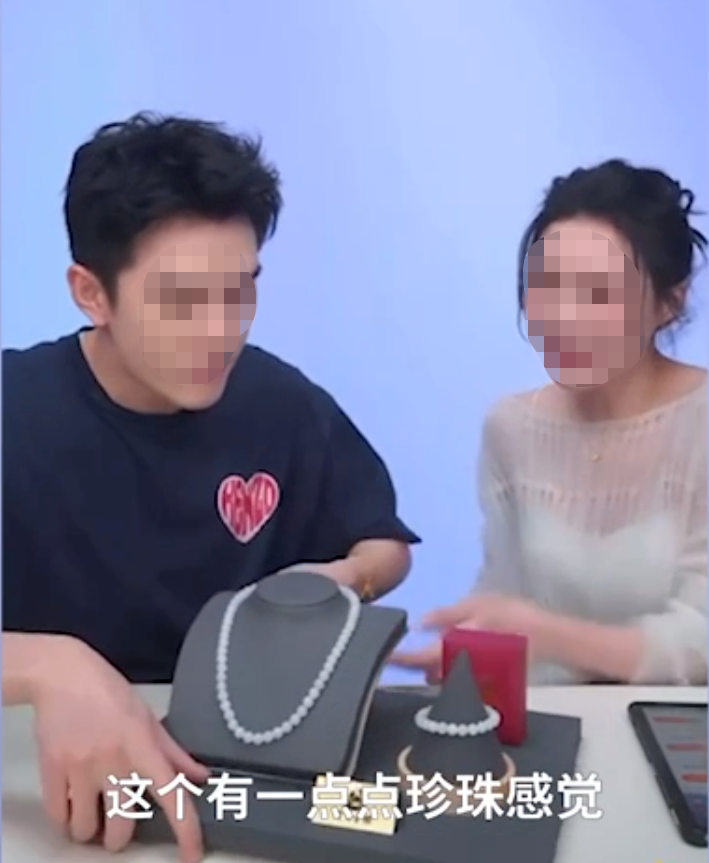 底价垄断内幕曝光？全网&ldquo;怒锤&rdquo;李佳琦