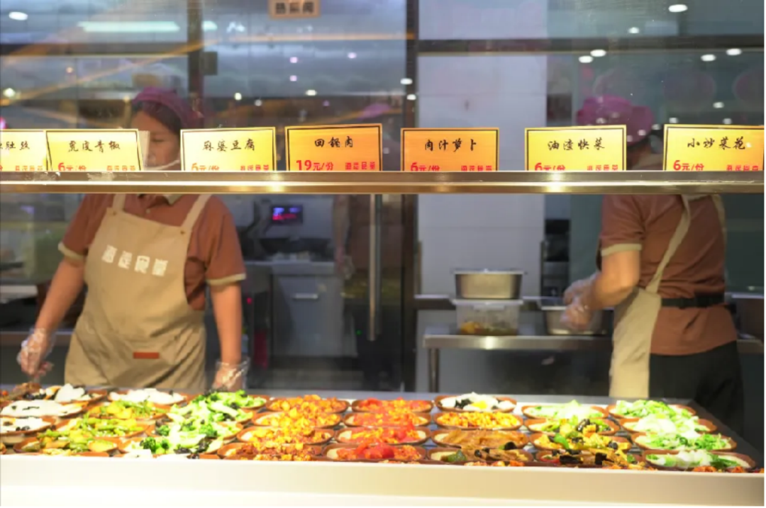 超市发开出第三家“海淀食堂”,胖东来式调改+平价食堂成效几何?