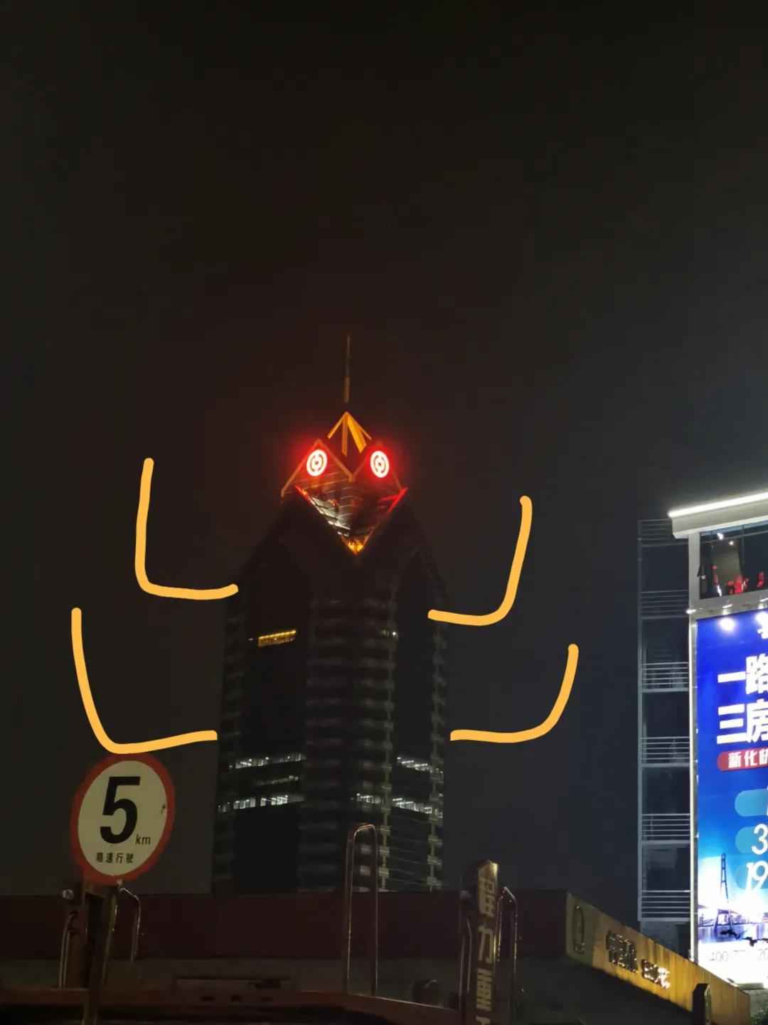 200亿的“姨妈巾高铁站”火了!网友:流量再大也能兜住