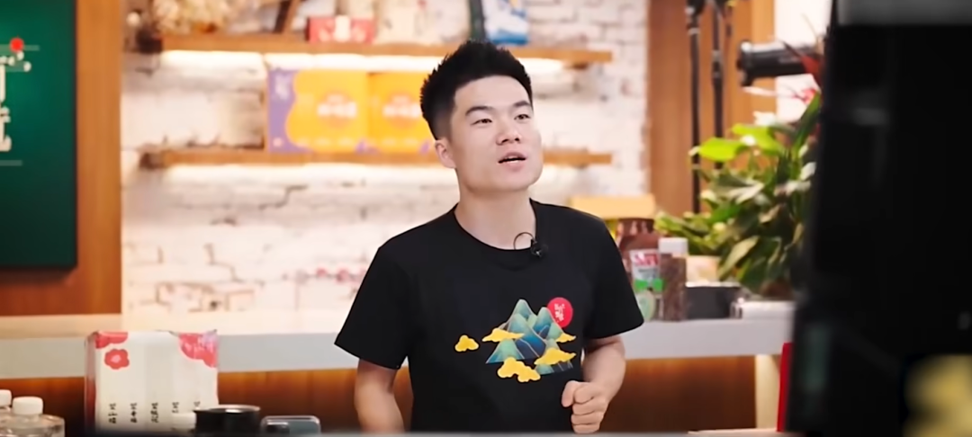 俞敏洪重心移回教培,东方甄选想变山姆太难了