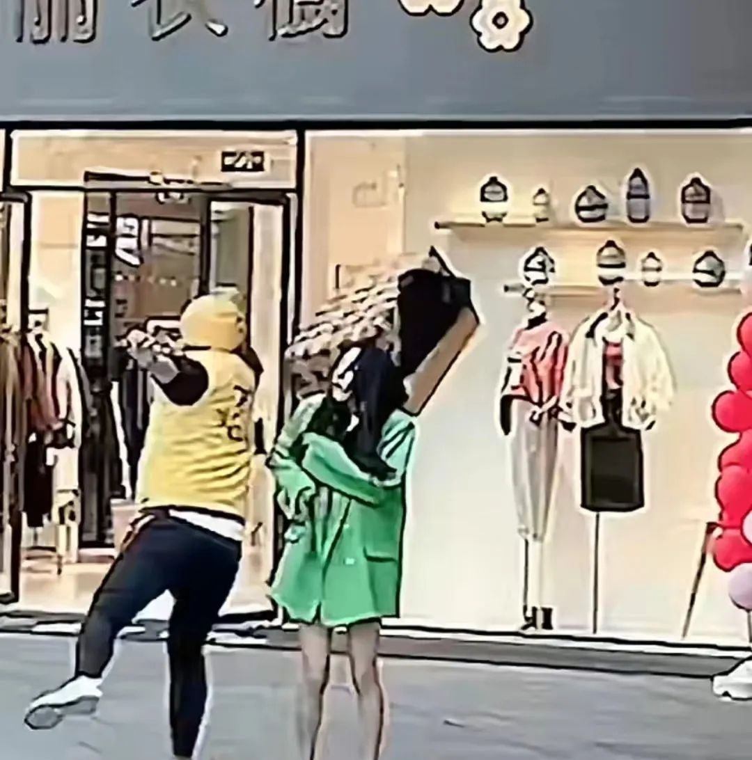 美团骑手“海底捞式”带娃刷屏,真相太意外了!