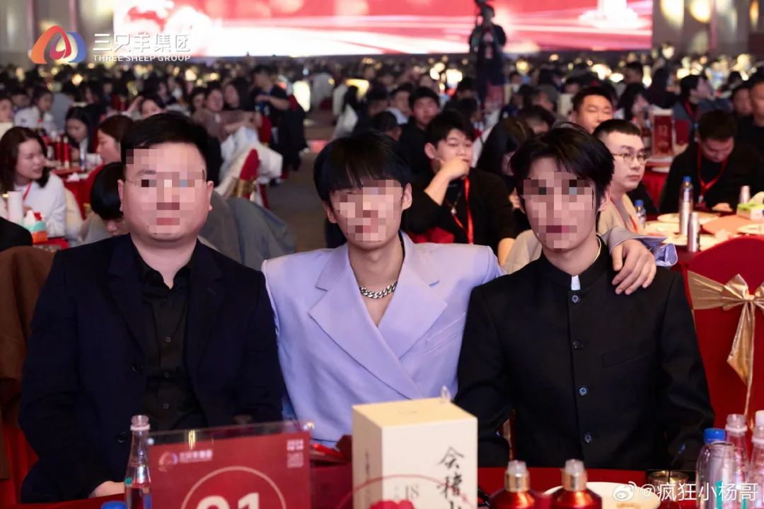 超头主播落幕,小杨哥还能疯狂多久?