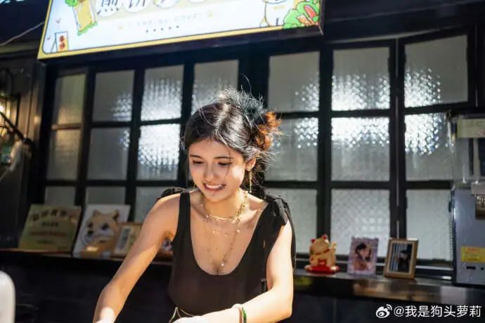 被偏爱的,被围猎的,实地探访狗头萝莉煎饼摊