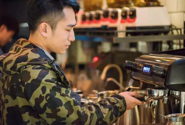 守江山的聂云宸,被“围剿”的喜茶