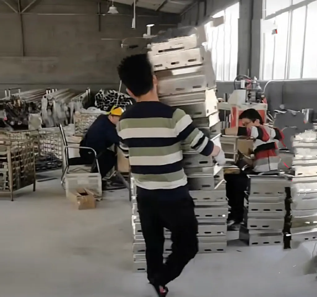 一个月涨粉67万,淄博鸭头小哥开始带货了