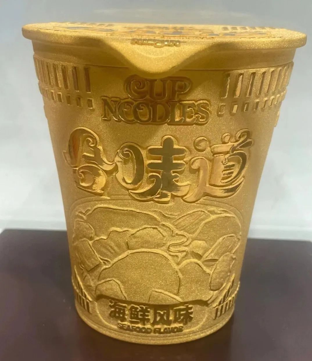 这家“不务正业”的金店,推出“黄金奥特曼”,引90后集体疯抢!网友:黄金做的光!谁还能说我幼稚!