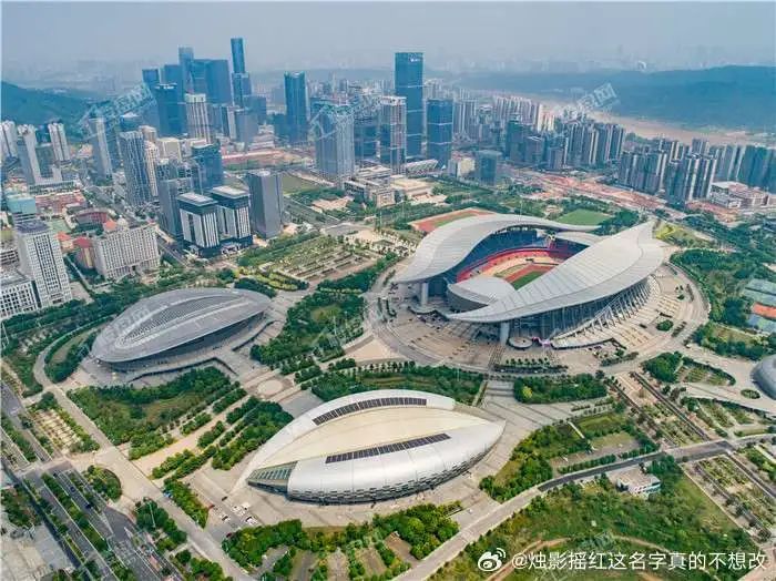 200亿的“姨妈巾高铁站”火了!网友:流量再大也能兜住