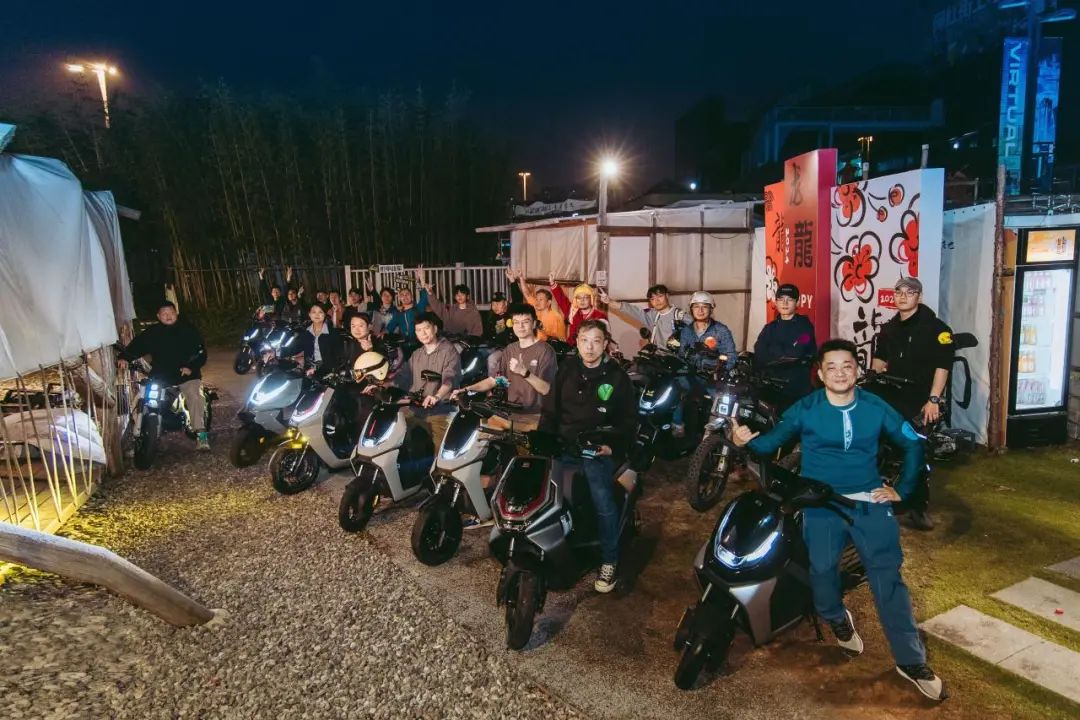 新品上市当天天猫卖出超过8000台，小电驴界的&ldquo;头部网红&rdquo;极核，跑进3.5亿人出行赛道